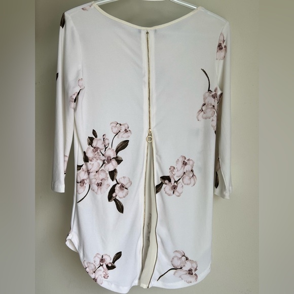 3/4 sleeve floral shirt - Picture 2 of 2